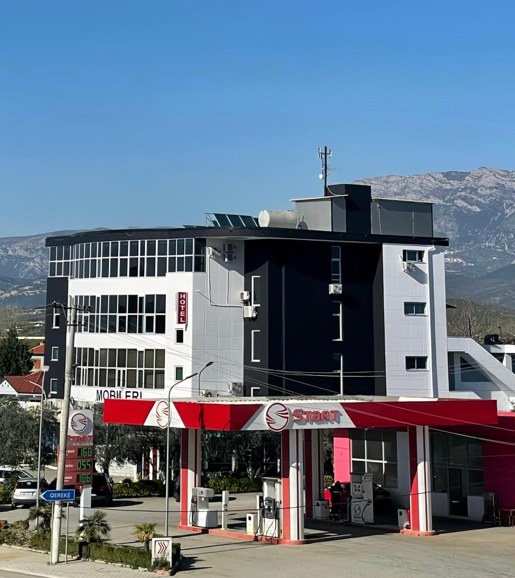 Grand Hotel Gjyshi Qerrexhias Exteriér fotografie