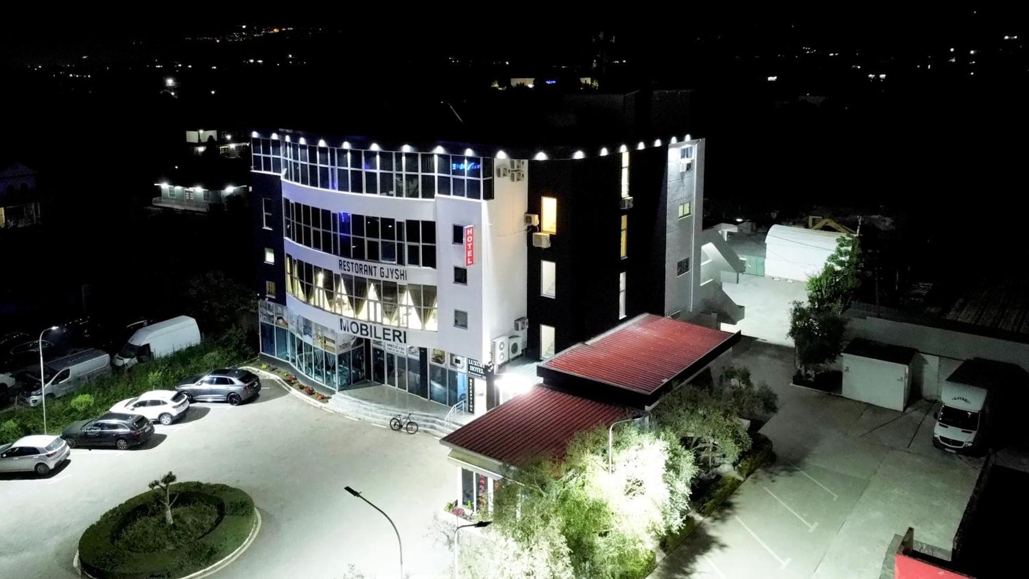 Grand Hotel Gjyshi Qerrexhias Exteriér fotografie
